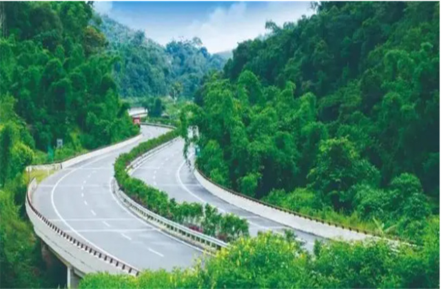 普洱旅游-思小热带雨林的生态高速公路上风光无限好！