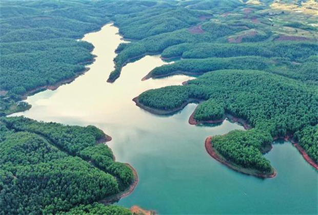 普洱旅游：湖光山色、云顶天池，景谷昔木水库引人游！